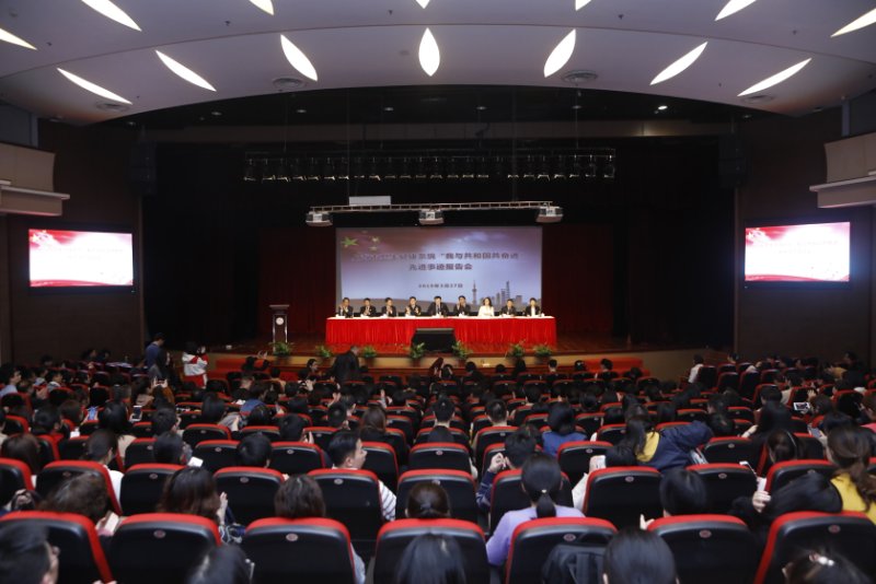 上海卫生健康系统先进事迹报告会举行 党委书记卢洪洲作感人报告