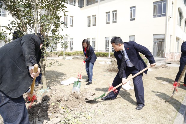 公卫中心党委开展党员植树活动