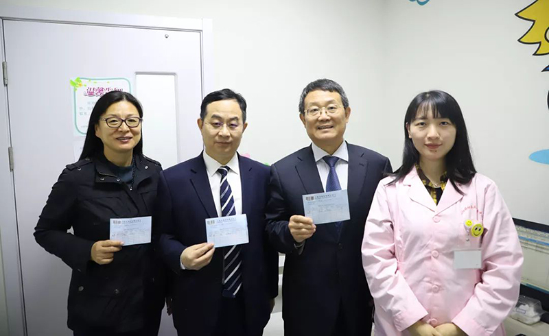 流感预防从我做起，从医务人员做起 ——院长和书记喊你打流感疫苗