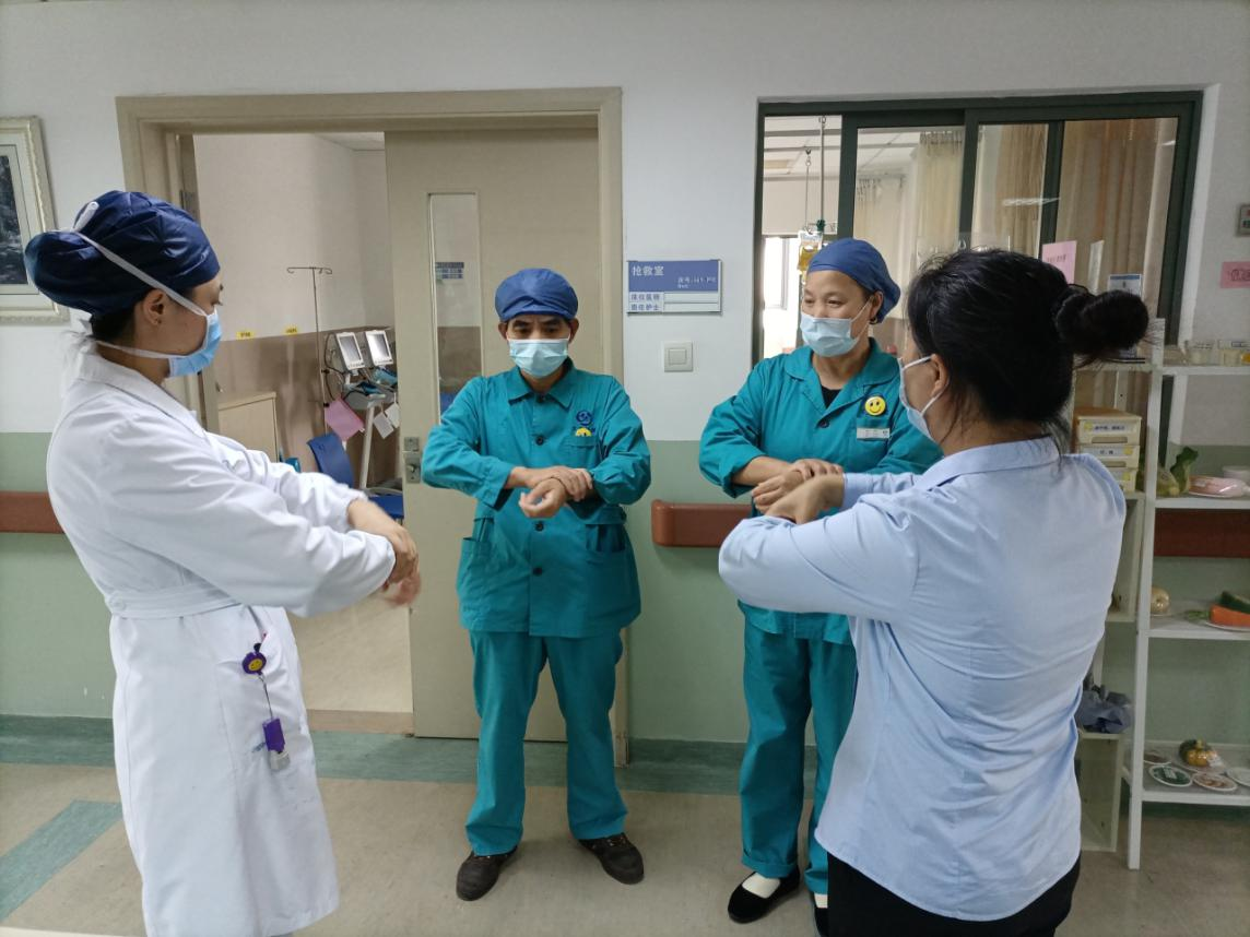 护理部组织临床各科室开展护工及保洁人员防疫专题培训