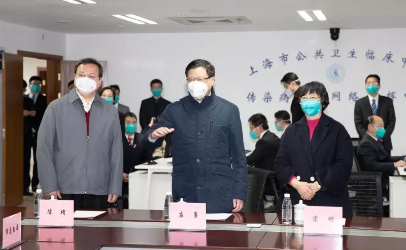 应勇到医疗机构检查疫情防控工作、慰问医护人员 勉励大家众志成城 攻坚克难！