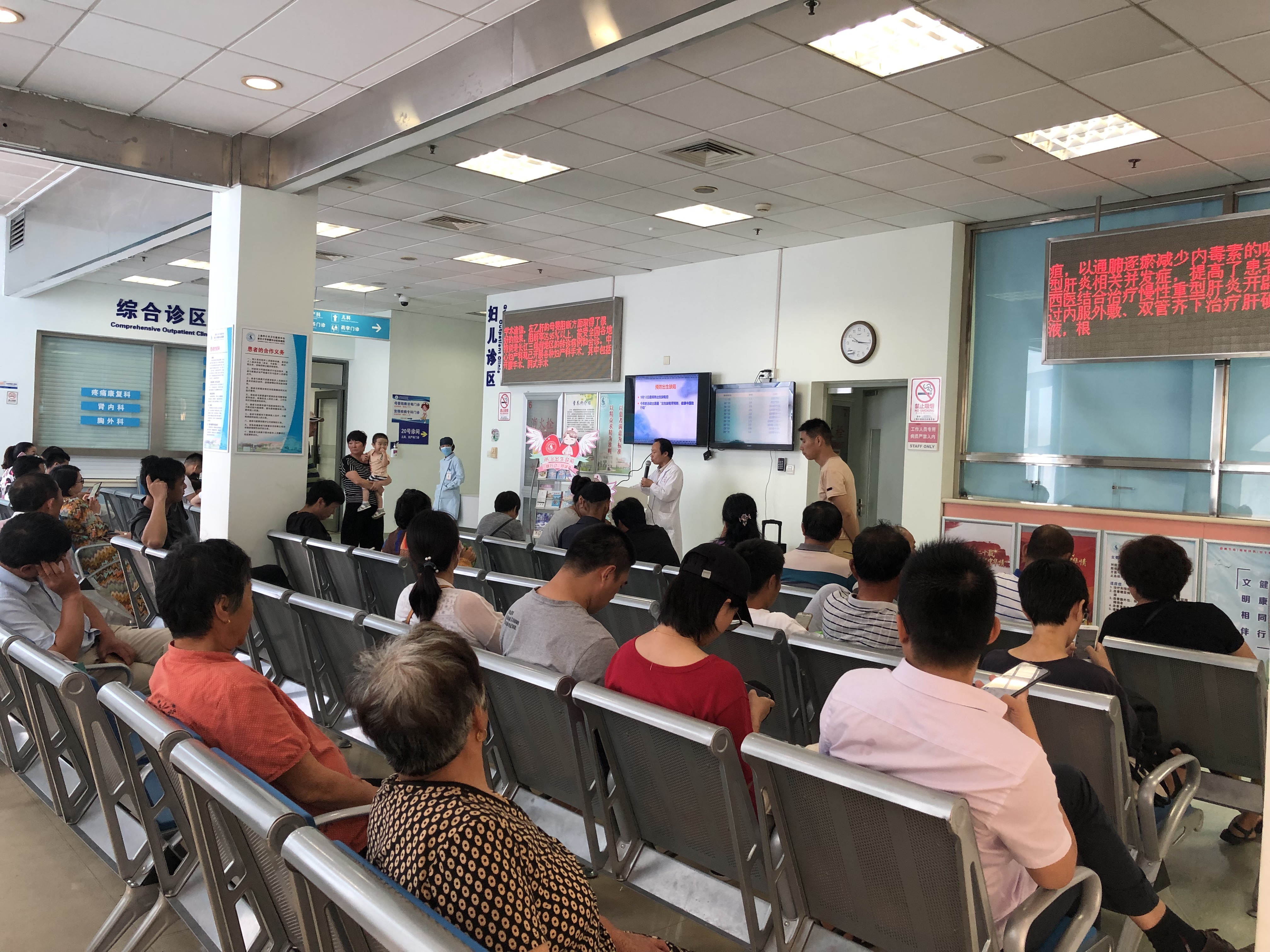 公卫中心开展“预防出生缺陷日”主题宣传活动