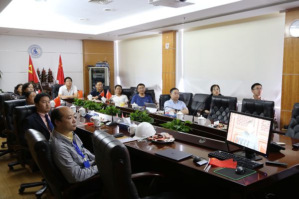 公卫中心组织观看国庆阅兵仪式 同庆中华人民共和国70华诞