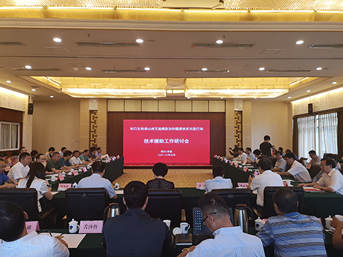 卢洪洲参加凉山州艾滋病防治与健康扶贫攻坚调研